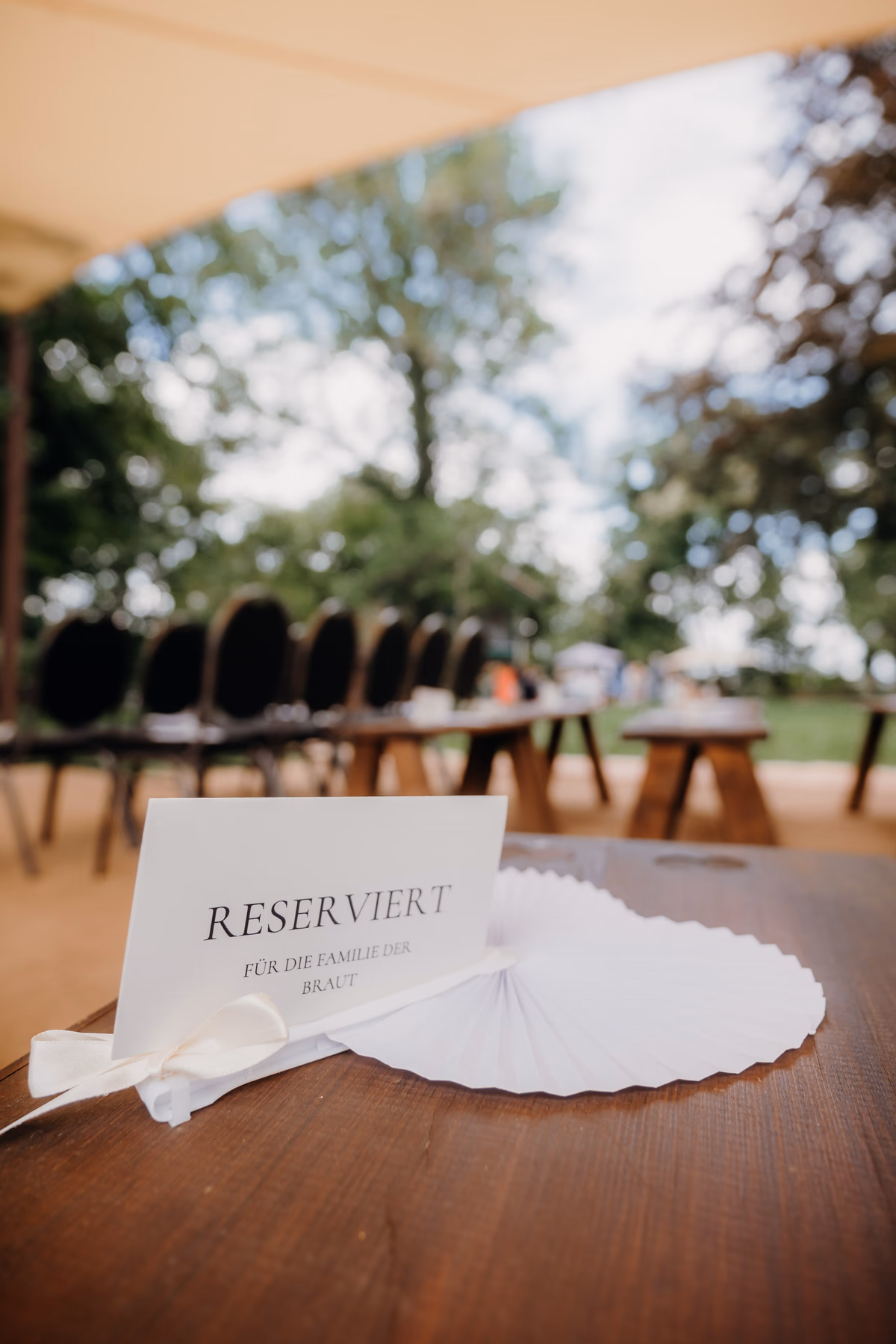 Boho Hochzeitsfeier Park Abenddämmerung Villa Renting Eisenberg Pfalz