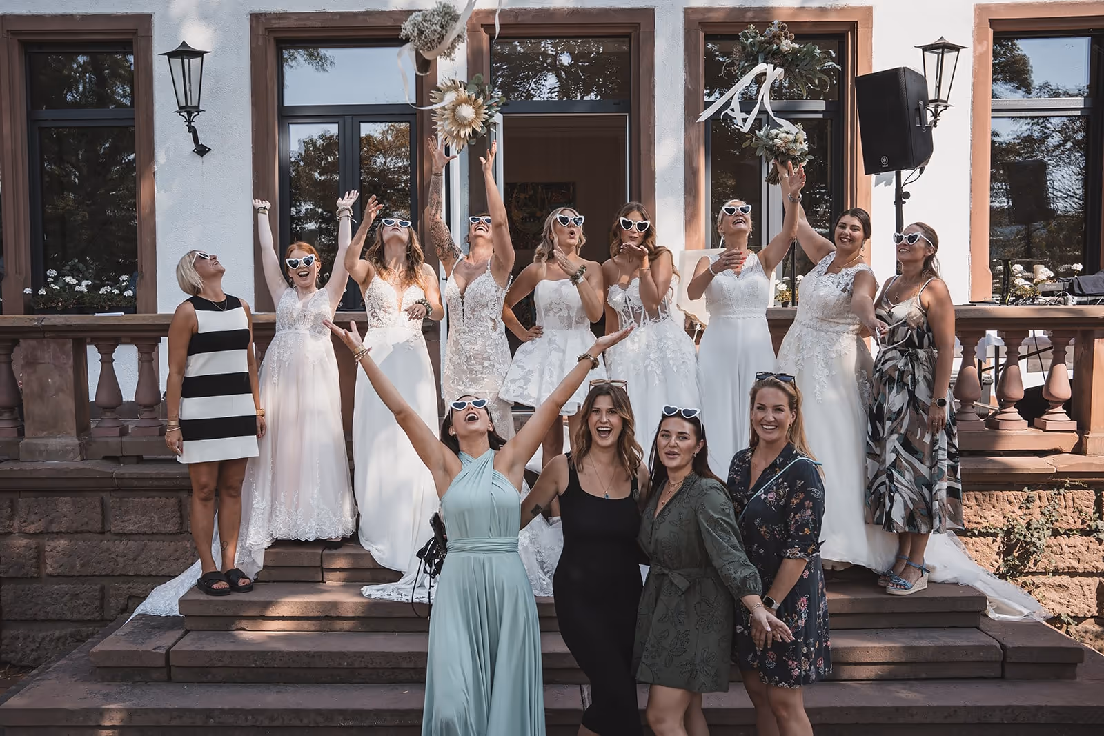 Couples celebrating at Villa Renting — reviews and experiences