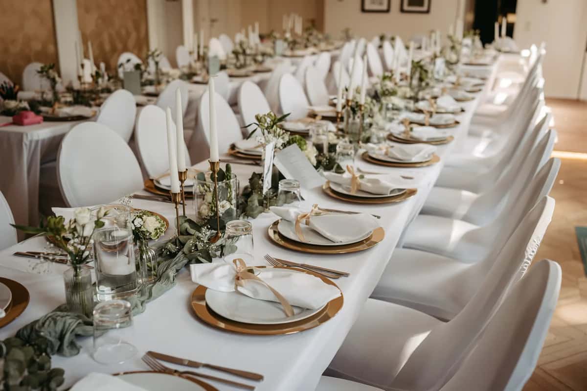 Gedeckte Hochzeitstafel Villa Renting Eisenberg Pfalz — Kosten pro Person