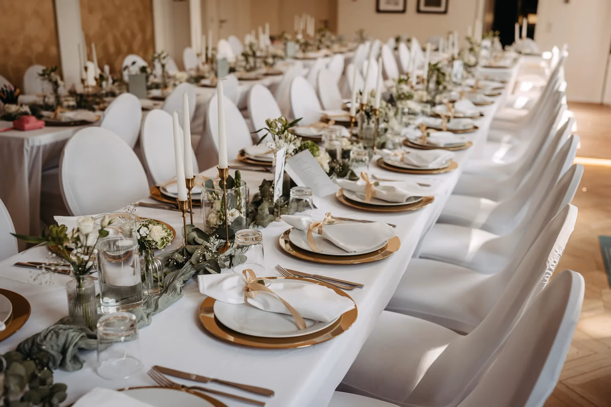 Gedeckte Hochzeitstafel — Kosten pro Person Villa Renting Eisenberg Pfalz
