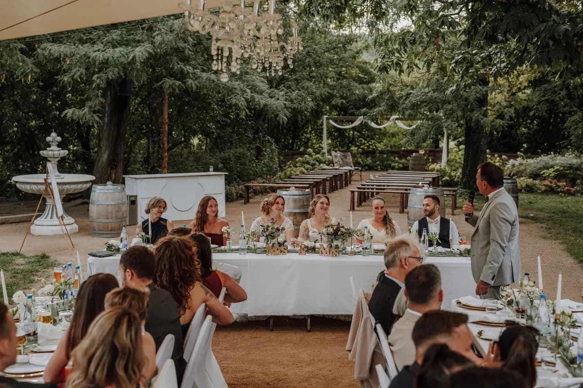 Hochzeitsdinner unter Kronleuchtern — Kosten und Pakete Villa Renting Eisenberg Pfalz