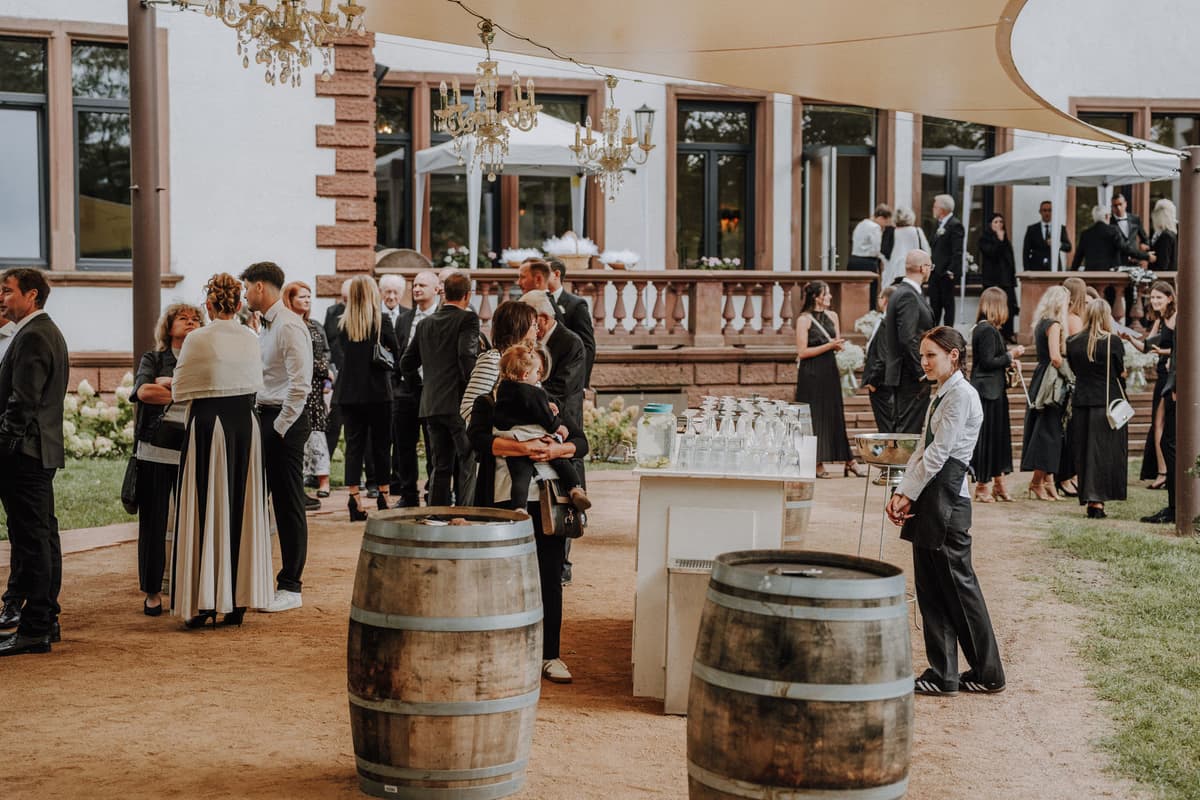 Hochzeitsempfang — Hochzeitslocation für Paare aus Mainz, Villa Renting Eisenberg
