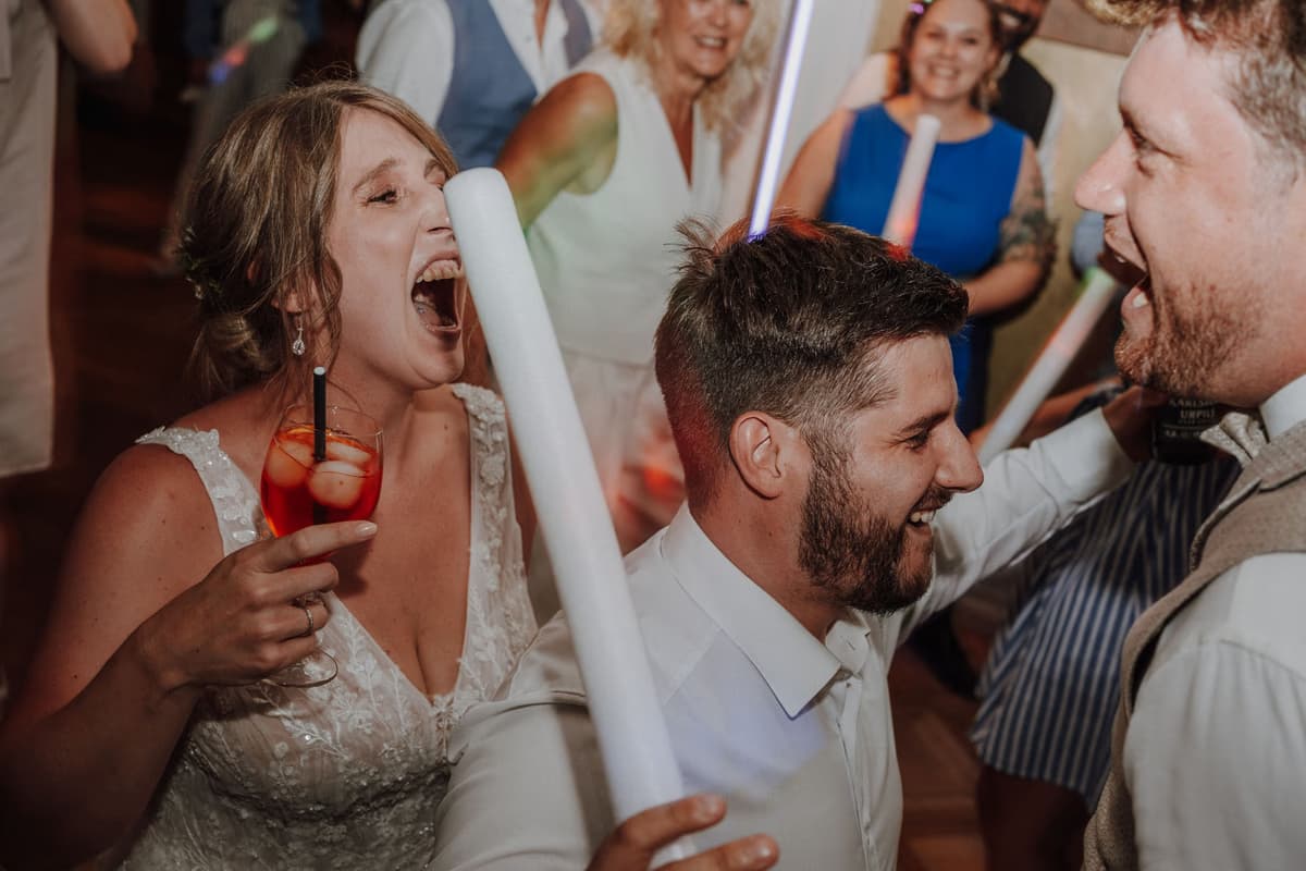 Gartenhochzeit Sommer Tanzfläche Sonnenuntergang Villa Renting Park Eisenberg Pfalz