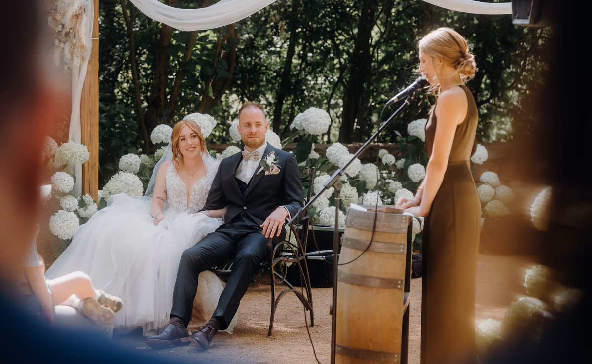Ceremony area of the Heidelberg Corner at Villa Renting Eisenberg with wedding arch and rows of seats