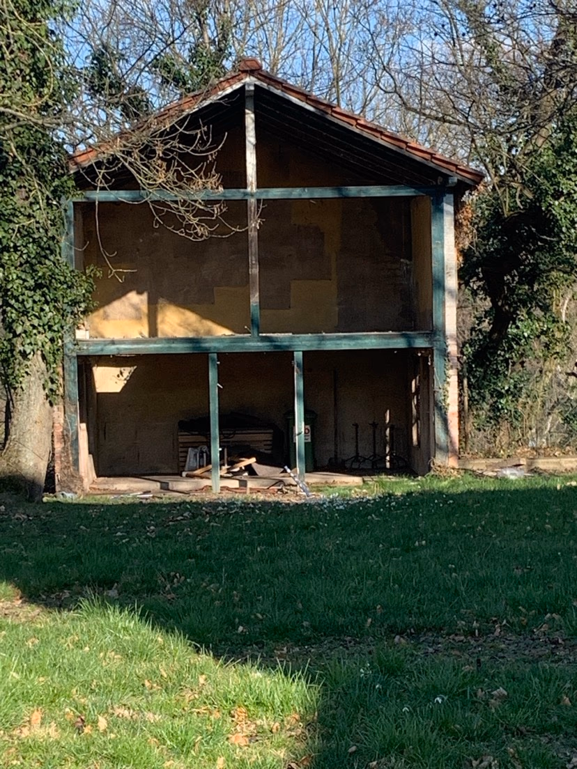 Old garden house in the park of Villa Renting Eisenberg before the renovation