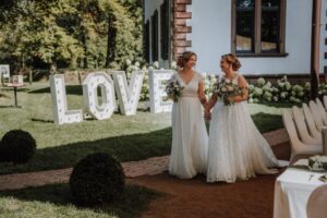 207 8Janna & Nicole DSC09649 min