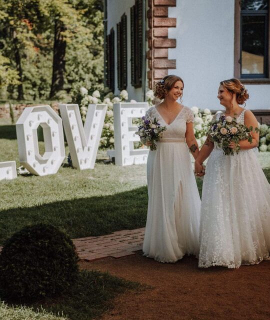 207 8Janna & Nicole DSC09649 min