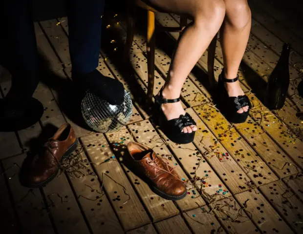 Nebenkosten im Griff Reinigung, Nachtzuschlag, Kaution – so vermeidet ihr versteckte Hochzeitskosten